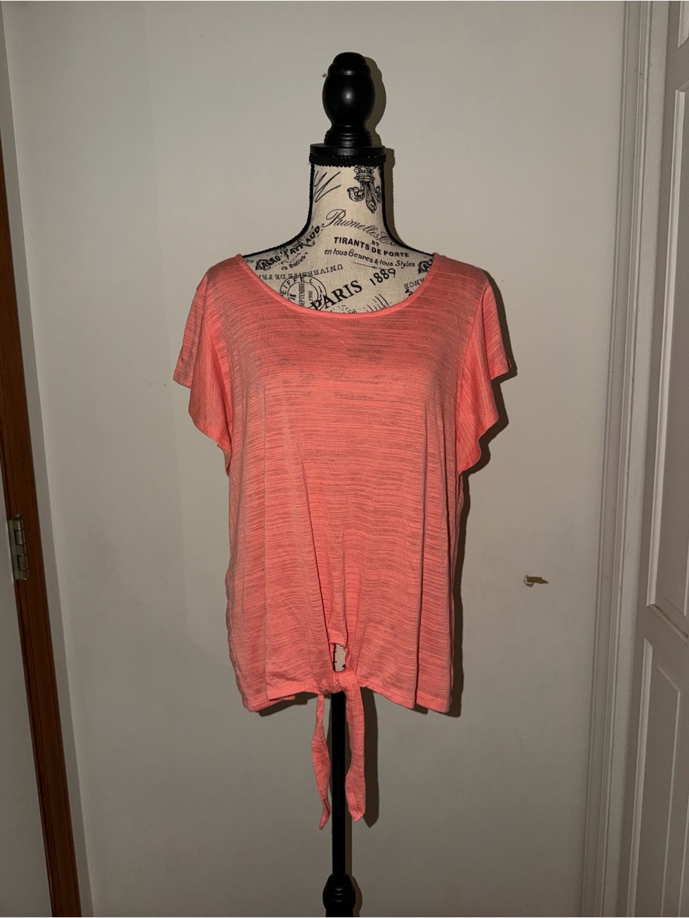 ✨5/$30✨ Allie & Rob Coral Tie-Front Short Sleeve Top